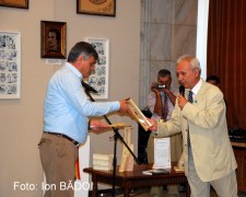 Primarul Ioan Pavăl primește recunoștința UZPR